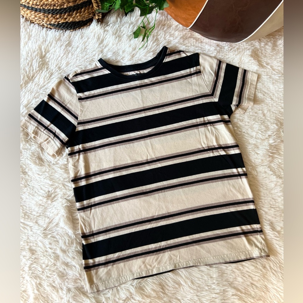 RSQ Black and Cream Striped Short Sleeve Tee Large